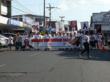 Marchan en David para pedir un alto a la violencia
