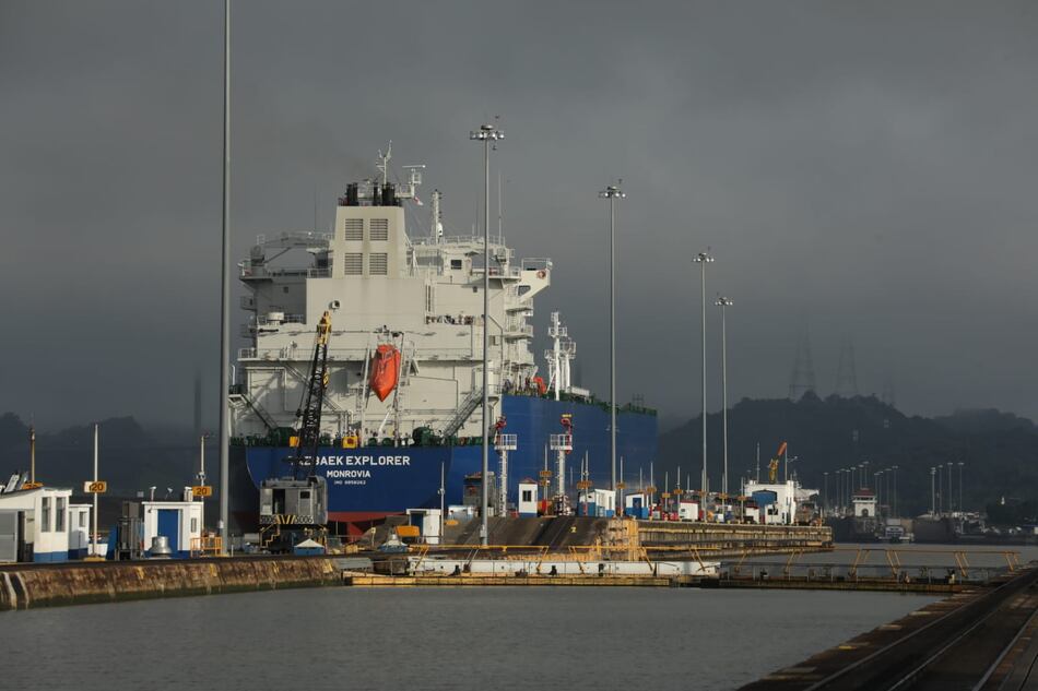 El Canal de Panamá evalúa la construcción de un gasoducto