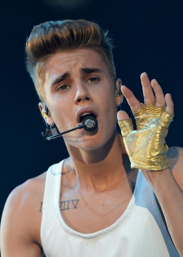 Hallan marihuana en autobús de gira de Bieber
