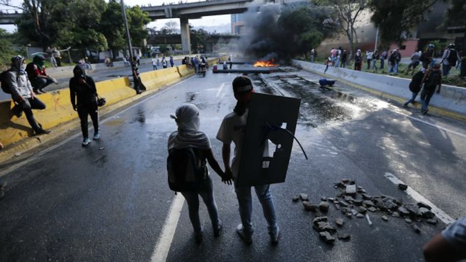 Oposición venezolana posterga para el viernes la marcha contra la constituyente