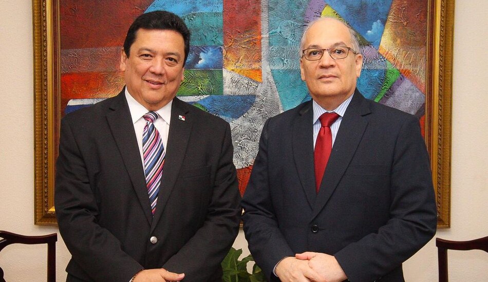 Los dos procuradores sostienen encuentro; discuten qué hacer con los casos de Kenia Porcell