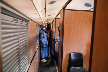 Científicos vigilan en Sudáfrica nueva variante de la Covid-19