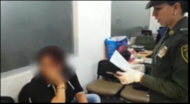 Encuentran un millón de dólares dentro de seis maletas a alta funcionaria judicial en Colombia
