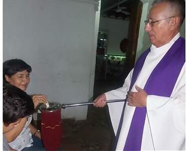 Colombia: Sacerdote denuncia que le entregan ofrendas con billetes falsificados y le piden vuelto
