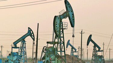 El petróleo bajó luego de un fuerte incremento la semana pasada
