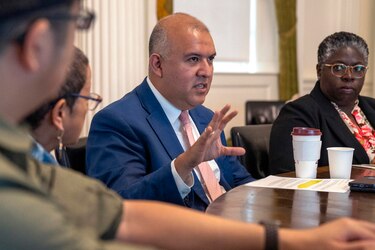 Nueva York a sus inmigrantes: No teman ir a la escuela ni a la Policía por las redadas