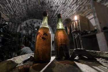 Tres botellas de vino de 1774 serán subastadas el sábado en Francia