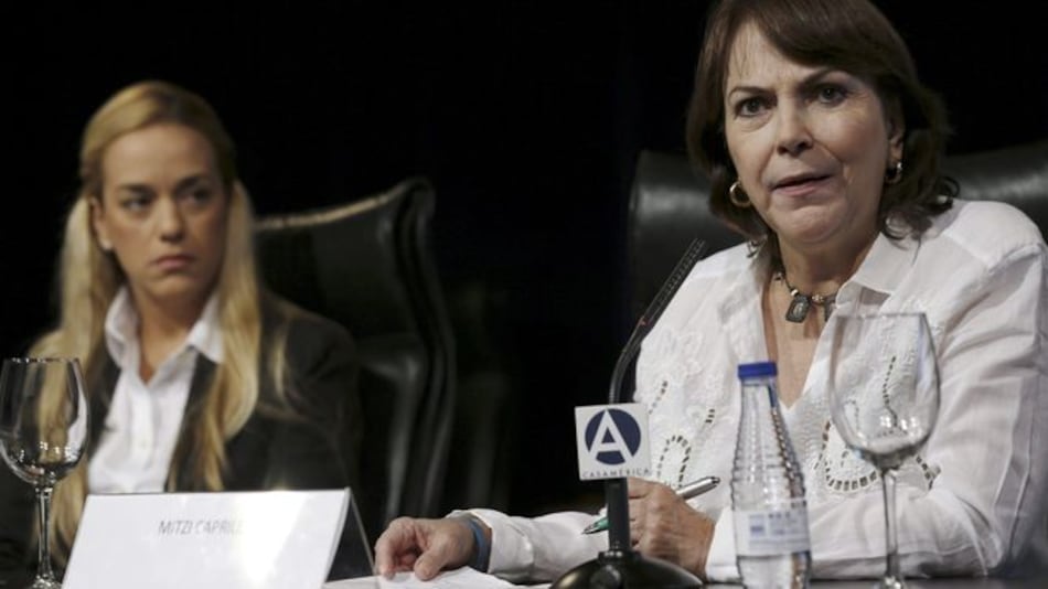 Retienen a Mitzy Capriles en el aeropuerto de Maiquetía por 30 minutos