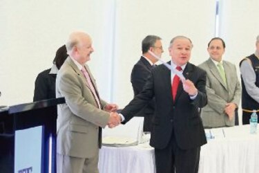 Diputados electos de CD no se acreditan