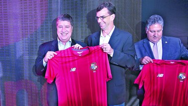LA SELECCIÓN NACIONAL DE FÚTBOL YA TIENE SU NUEVA CAMISETA