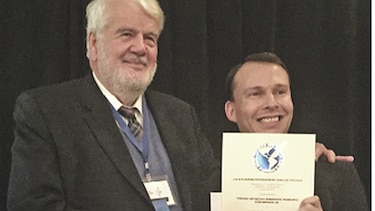 Entregan premio Roberto Eisenmann Jr.