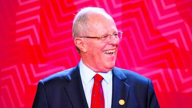 Kuczynski da seis meses a firma para dejar Perú