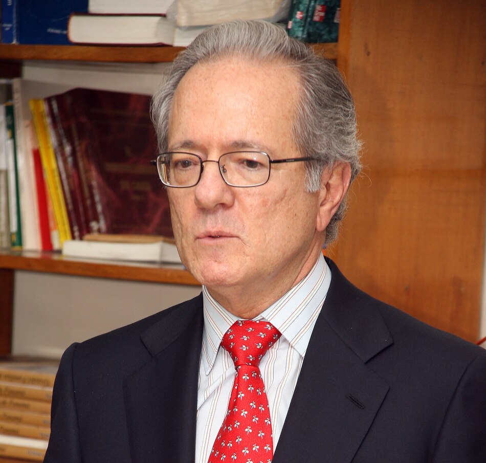 Exmagistrado se pronuncia tras revelaciones de Mireya Moscoso: ‘Hay que respetar el mandato de 5 años’