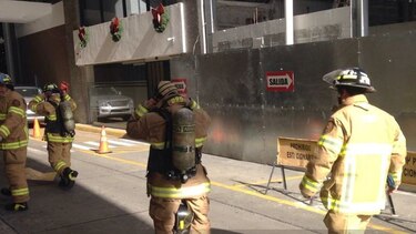 Desperfecto eléctrico en Plaza Regency; bomberos reportan que la situación está controlada