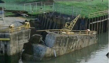 Se desprende alerón lateral en las esclusas de Miraflores