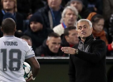 Mourinho renueva como entrenador del Mánchester United hasta 2020