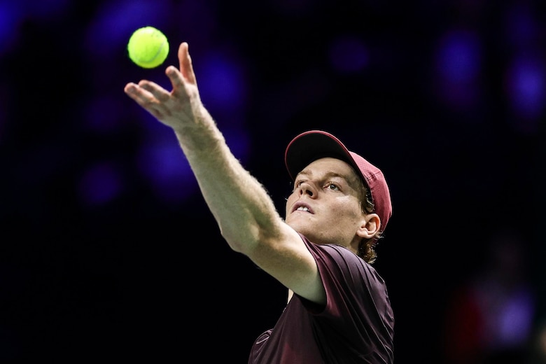 Sinner brilla en París y avanza con paso firme