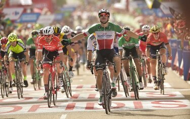 Viviani logra doblete en la Vuelta a España y Yates sigue líder