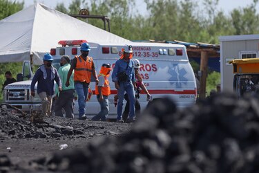 Gobierno de México envía 200 rescatistas para salvar a 10 obreros atrapados en mina
