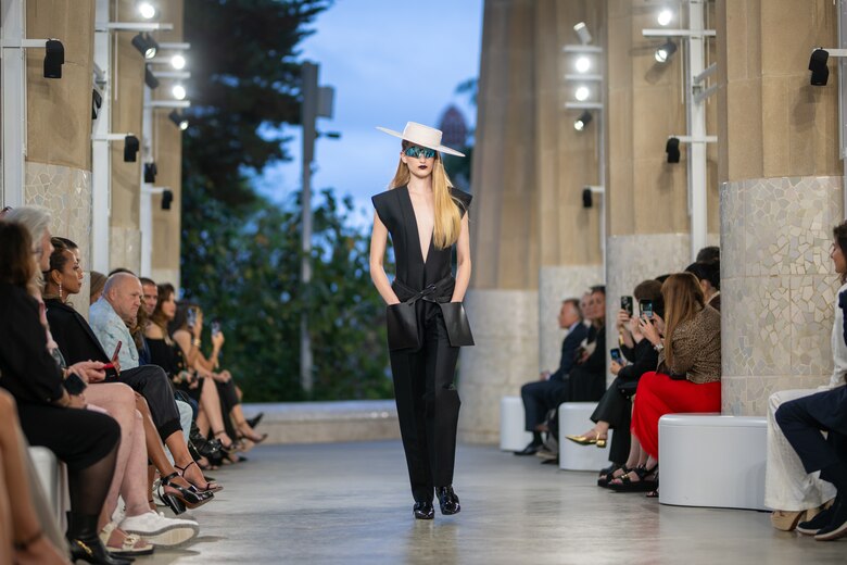 Fotos: El Park Güell de Barcelona acoge hoy el desfile de la colección Crucero 2025 de Louis Vuitton