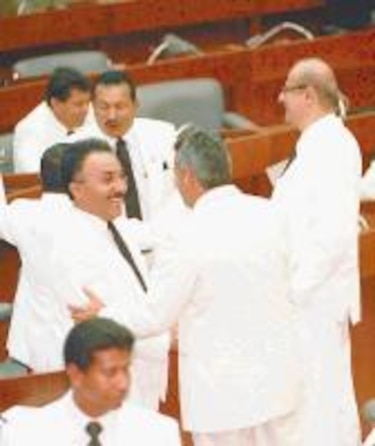 Partido Popular podría revocar mandato a tres legisladores saltamontes