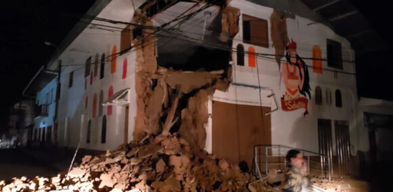 Al menos un muerto y 26 heridos tras sismo de 8 grados en Perú