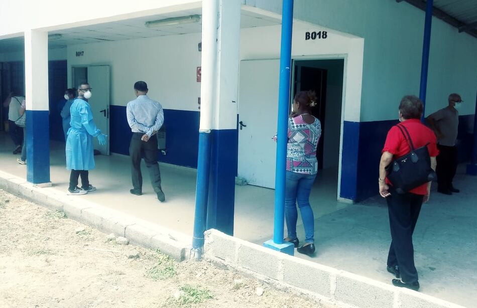 Realizan pruebas de coronavirus a 50 docentes del colegio Beckmann