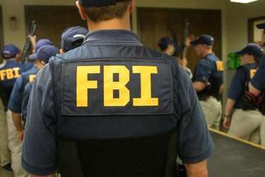 FBI arresta a hombre que amenazó con bombas a centros judíos en Estados Unidos