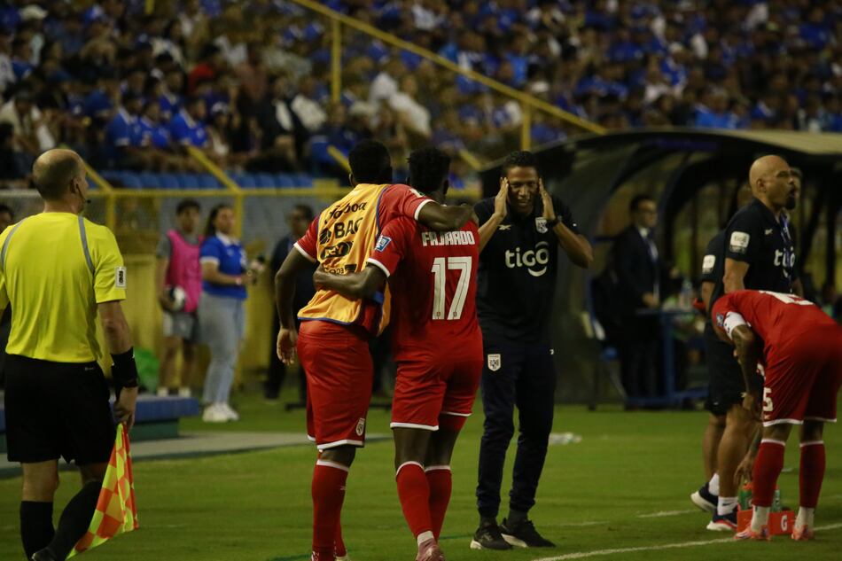 Final del partido: El Salvador 0-1 Panamá