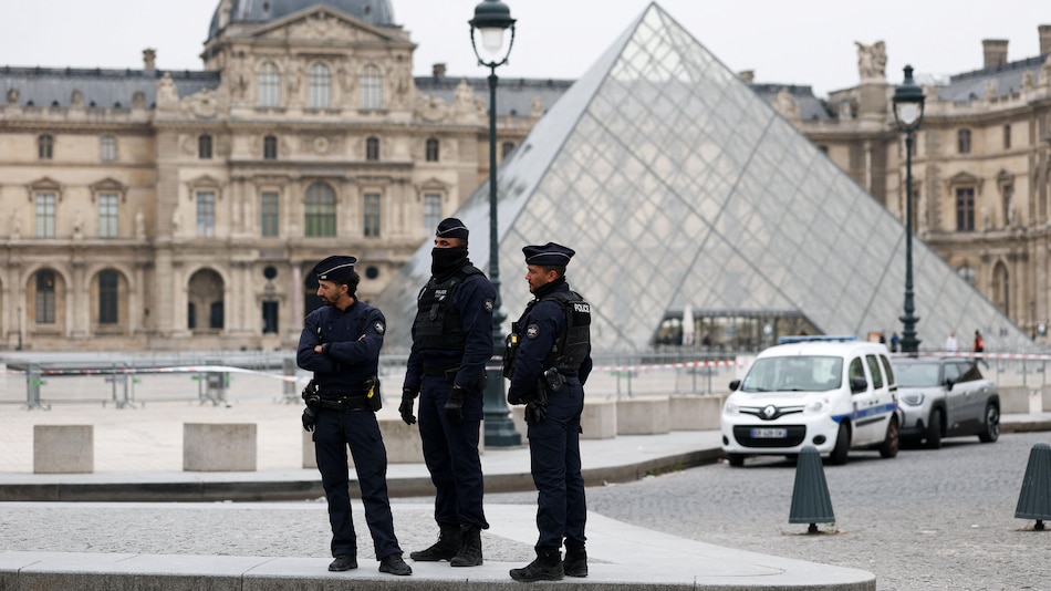 Un robo de joyas de ‘valor incalculable’ obliga a cerrar el museo del Louvre de París mientras la policía se lanza a la caza de los ladrones
