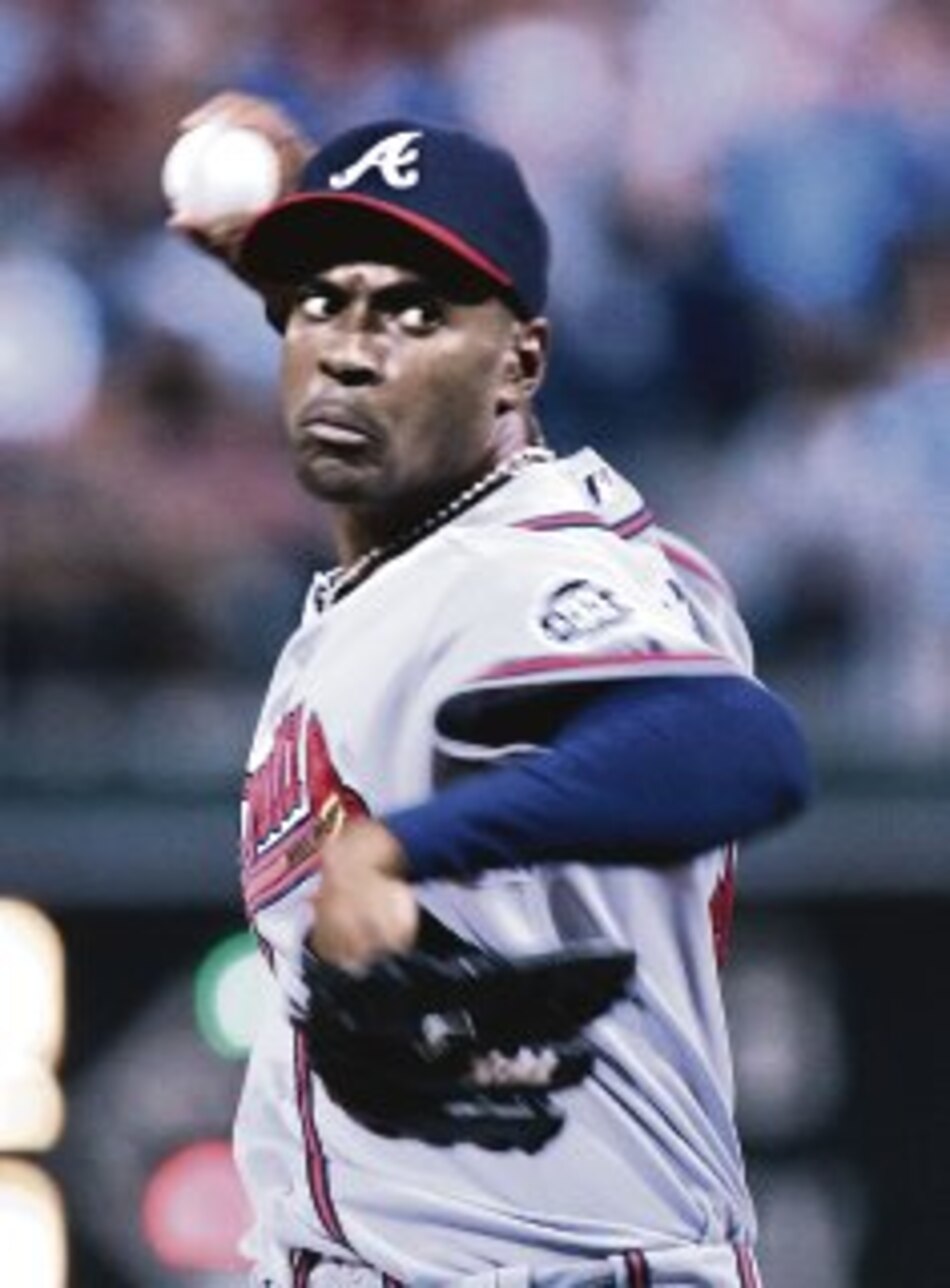 Bravos llaman a Manny Acosta