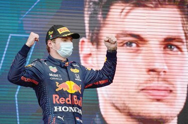Max Verstappen se lleva Gran Premio de Emilia-Romaña en una accidentada carrera 