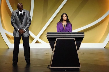 ‘Lo conseguiste’, le dice Vanessa Bryant a Kobe tras ingresar al Salón de la Fama