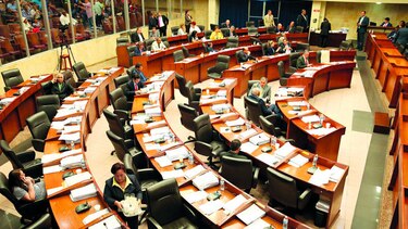 Asamblea aprueba a tambor batiente 18 proyectos de ley