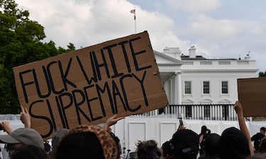 Trump fue llevado al búnker cuando manifestantes protestaban ante la Casa Blanca