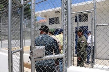 La Policía Nacional y el Senan toman el control de la seguridad de la cárcel de Punta Coco