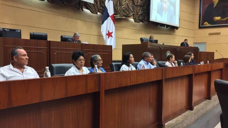 Ajuste de pensión para afectados por el dietilenglicol pasa a tercer debate