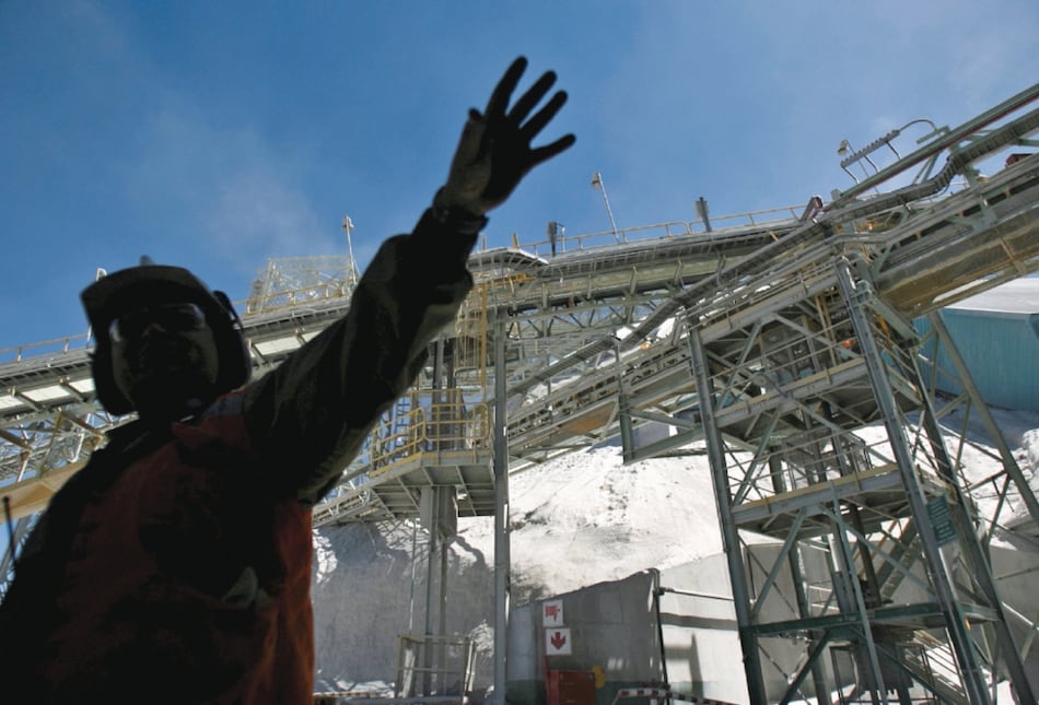 Avanza propuesta para subir impuestos a mineras en Chile