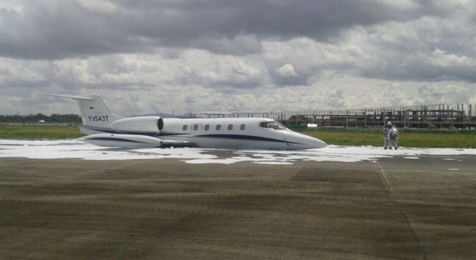 Avión privado sufre percance con tren de aterrizaje en pista de Tocumen