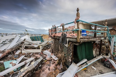 Aumentan a 10 los muertos por los tornados y el huracán Milton en Florida