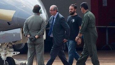 El nuevo gobierno de Brasil confrontado a la imprevisible 'bomba' Cunha