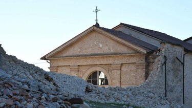 Un fuerte terremoto sacude nuevamente el centro de Italia