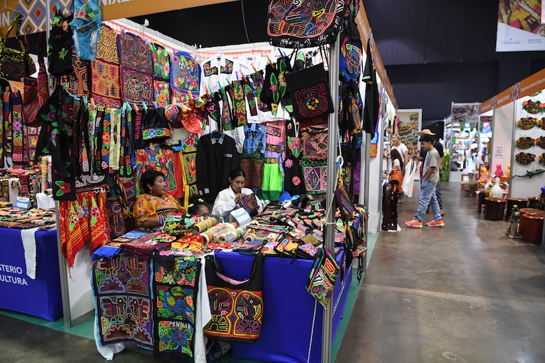 Así se vive la Feria Nacional de Artesanías 2025: arte, folclore y tamborito