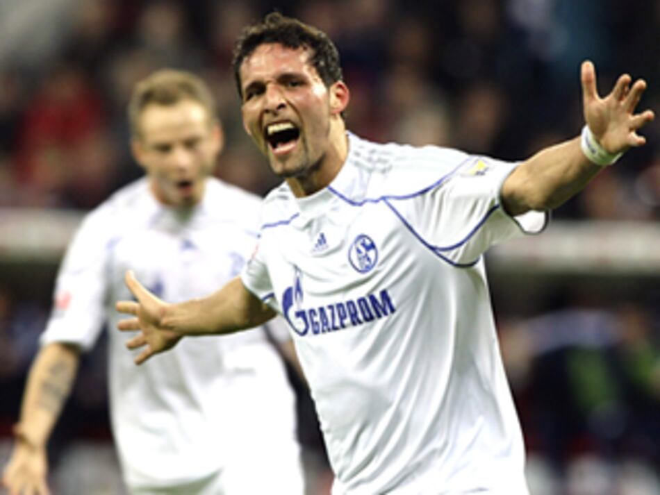 Dos goles de Kevin Kuranyi le dan el liderato al Schalke