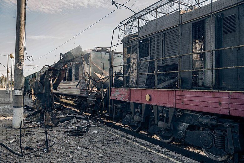 Polonia despliega sus aviones de combate mientras Rusia lanza otra ola de ataques contra Ucrania que ha dejado al menos 5 muertos y a miles sin electricidad