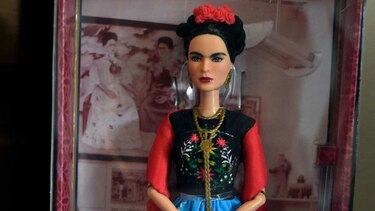 Un juez mexicano impide la venta de una Barbie de Frida Kahlo en México
