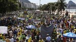 Brasileños vuelven a protestar en las calles, pero en menor número