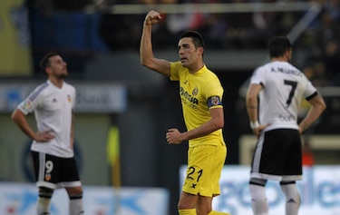 Villarreal escala al cuarto puesto y prolonga la crisis del Valencia