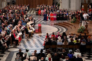 Enrique y Meghan centran la atención en misa del jubileo sin la presencia de la reina Isabel II