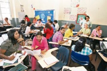 Ministerio de Educación suspende el Programa 'Entre pares'